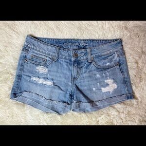 Women’s Distressed American Eagle jean Booty shorts size 4